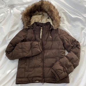 100% down jacket with faux fur lined